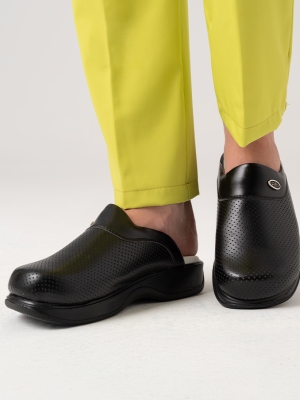 Siyah Kadın Doktor Hemşire Medikal Klasik Delikli Sabo Terlik