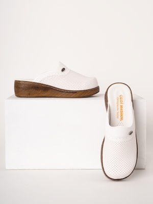 Beyaz Kadın Doktor Hemşire Medikal VivaColor Sabo Terlik