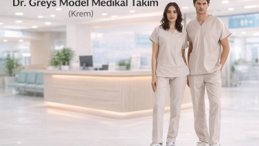 Nöbetin Sakin Gücü: Krem Dr. Greys Lüks Likralı Scrubs ile Konfor ve Zarafet