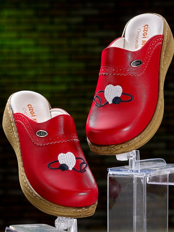 Kırmızı Kadın Doktor Hemşire Medikal VivaNakış Sabo Terlik