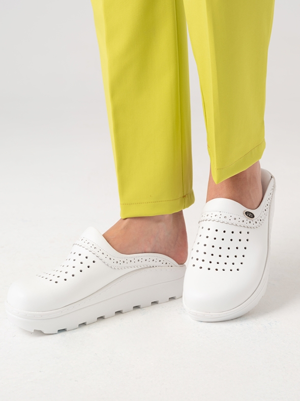 White Women's Doctor Nurse Medical Gold Fit Genuine Leather Clogs