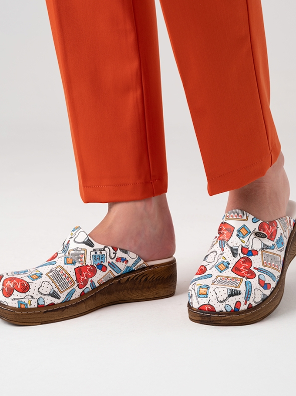 Kalp Atışı Kadın Doktor Hemşire Medikal VivaColor Sabo Terlik