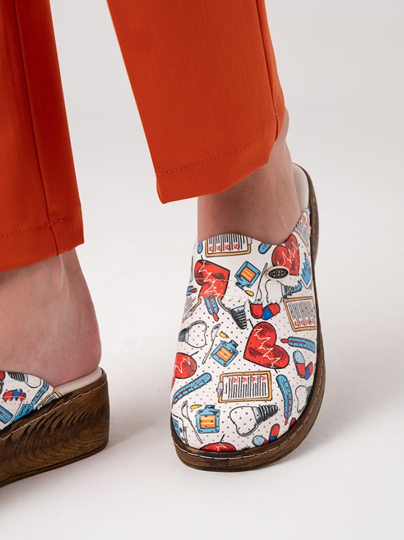 Kalp Atışı Kadın Doktor Hemşire Medikal VivaColor Sabo Terlik