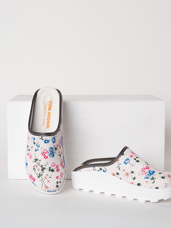 Çiçekli Kadın Doktor Hemşire Medikal Fit Vivacolor Sabo Terlik