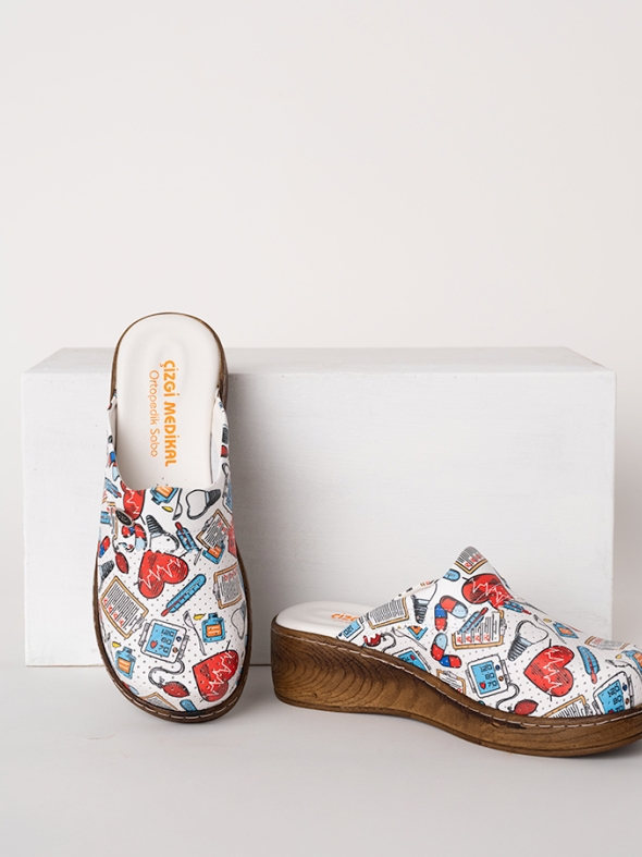 Kalp Atışı Kadın Doktor Hemşire Medikal VivaColor Sabo Terlik